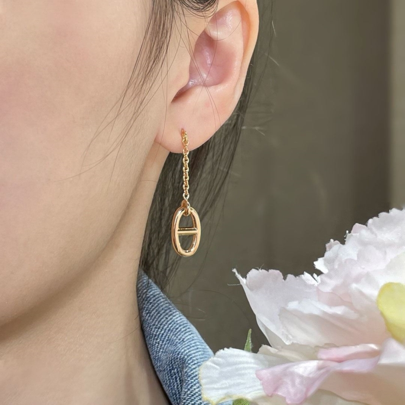 H**me5 earrings